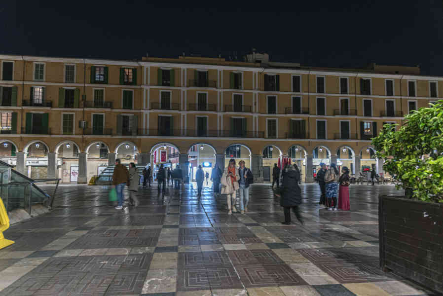 Mallorca - Palma 060 - plaza Mayor.jpg
